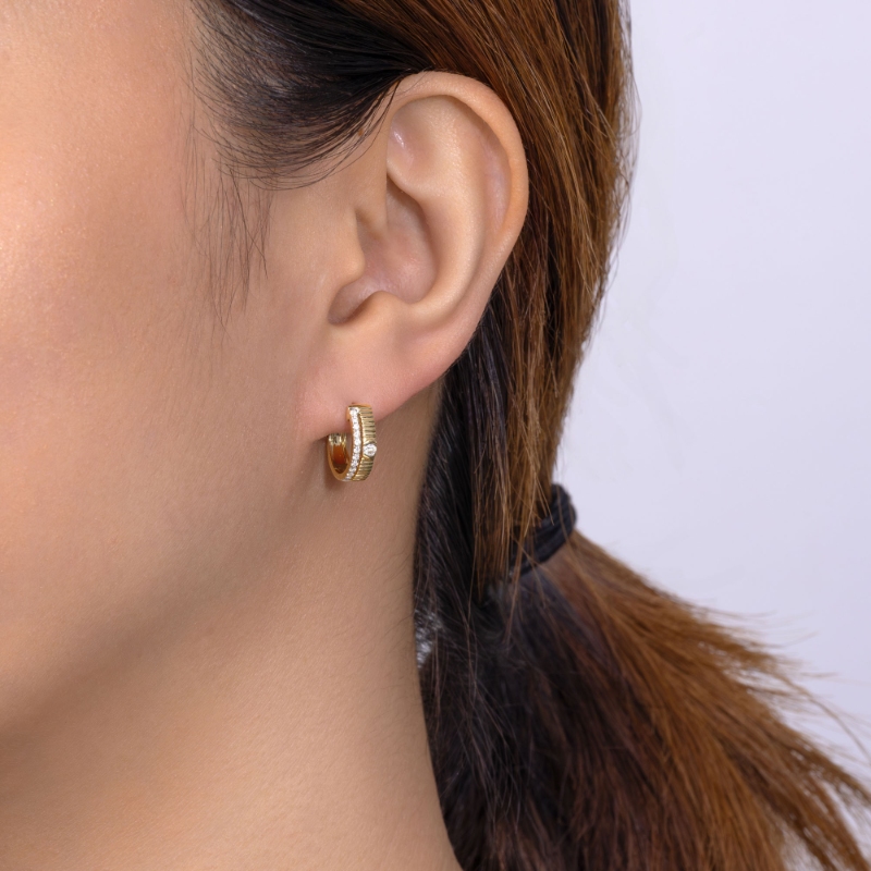 0.25Ct 14K Yellow Gold Diamond Ribbed Huggie Earring