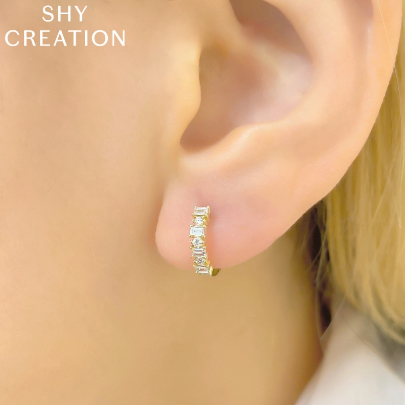 0.42Ct 14K Yellow Gold Diamond Baguette Huggie Earring