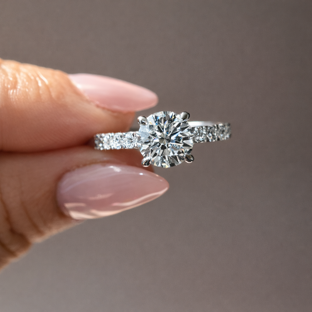 White Gold 2.00 Carats Round Cut Diamond Engagement Ring